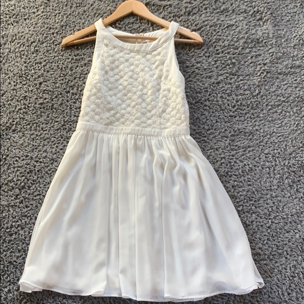 Cute white dress worn one